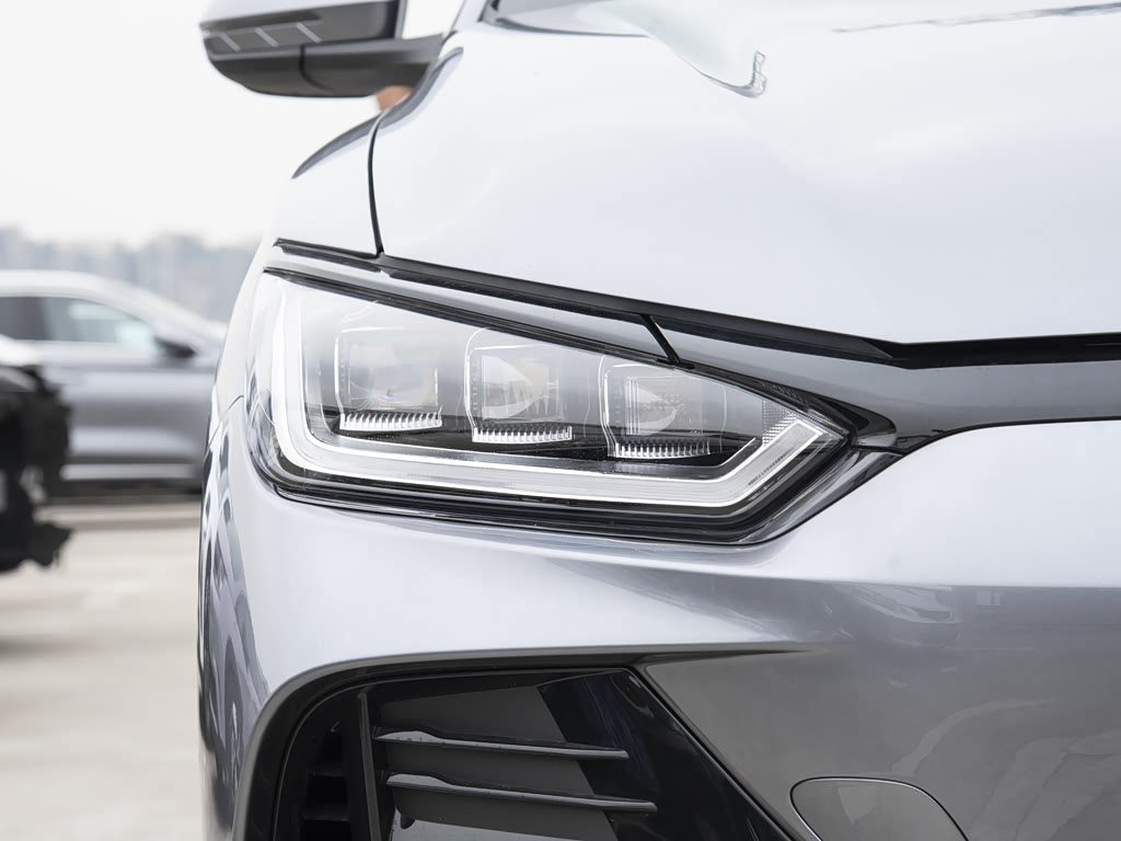 2024 BYD e2 Image 29